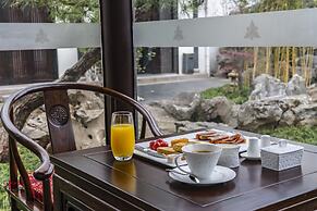 Graceland Garden Court Hotel