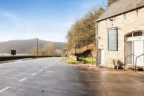 Ladybower Inn