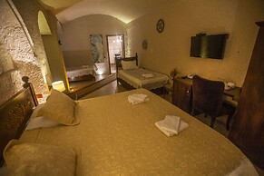 Hermes Cave Hotel