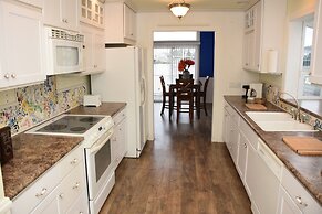 Longliner Lodge and Suites