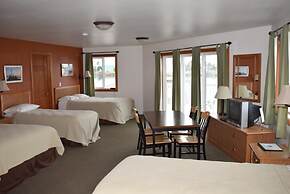 Longliner Lodge and Suites