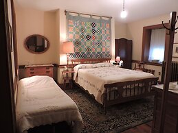 The Noon-Collins Inn