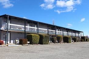 Snow Season Motor Inn