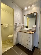 Snow Season Motor Inn