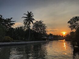 Baan Suan Amphawa