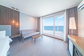 EL Hotel