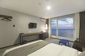 EL Hotel