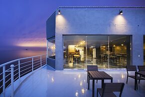EL Hotel