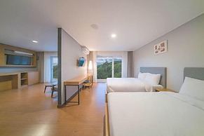 EL Hotel