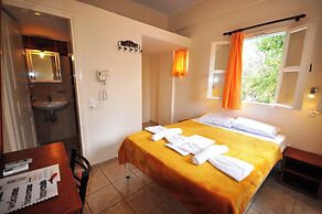 Santorini Camping Rooms