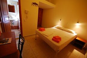 Santorini Camping Rooms