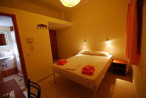 Santorini Camping Rooms