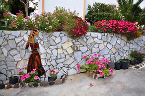 Santorini Camping Rooms