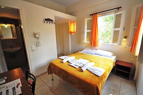 Santorini Camping Rooms