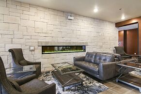 Cobblestone Inn & Suites at UW Stout Downtown Menomonie