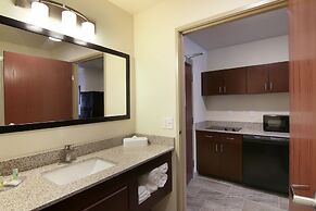 Cobblestone Inn & Suites at UW Stout Downtown Menomonie