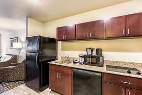 Cobblestone Inn & Suites at UW Stout Downtown Menomonie