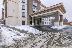 Cobblestone Inn & Suites at UW Stout Downtown Menomonie