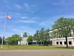 Holiday Inn Express Grand Island - Niagara Falls, an IHG Hotel