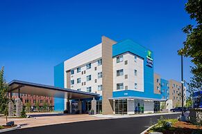 Holiday Inn Express & Suites Portland Airport - Cascade Stn by IHG