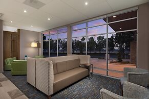 Holiday Inn Express & Suites Portland Airport - Cascade Stn by IHG