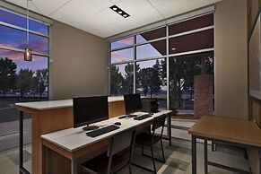 Holiday Inn Express & Suites Portland Airport - Cascade Stn by IHG