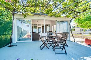 Sandy Beach Complex by Konnect - Poolside Studios and Seaside Apartmen