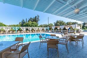 Sandy Beach Complex by Konnect - Poolside Studios and Seaside Apartmen