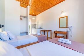 Sandy Beach Complex by Konnect - Poolside Studios and Seaside Apartmen