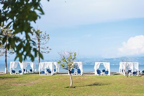 Sandy Beach Complex by Konnect - Poolside Studios and Seaside Apartmen