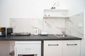 Sandy Beach Complex by Konnect - Poolside Studios and Seaside Apartmen