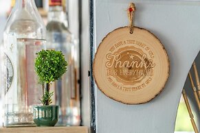 Sandy Beach Complex by Konnect - Poolside Studios and Seaside Apartmen