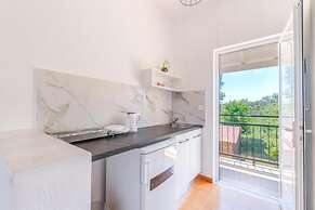 Sandy Beach Complex by Konnect - Poolside Studios and Seaside Apartmen