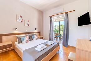 Sandy Beach Complex by Konnect - Poolside Studios and Seaside Apartmen