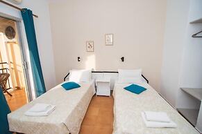 Sandy Beach Complex by Konnect - Poolside Studios and Seaside Apartmen