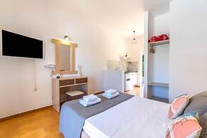 Sandy Beach Complex by Konnect - Poolside Studios and Seaside Apartmen