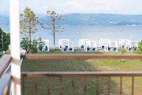 Sandy Beach Complex by Konnect - Poolside Studios and Seaside Apartmen