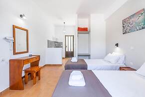 Sandy Beach Complex by Konnect - Poolside Studios and Seaside Apartmen