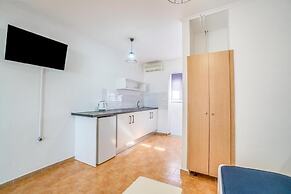 Sandy Beach Complex by Konnect - Poolside Studios and Seaside Apartmen