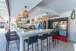 Sandy Beach Complex by Konnect - Poolside Studios and Seaside Apartmen