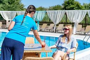 Sandy Beach Complex by Konnect - Poolside Studios and Seaside Apartmen