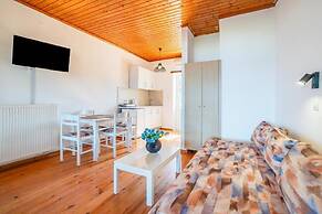 Sandy Beach Complex by Konnect - Poolside Studios and Seaside Apartmen