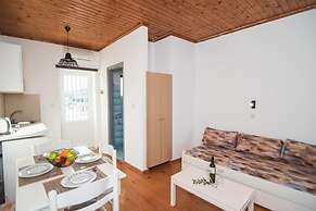 Sandy Beach Complex by Konnect - Poolside Studios and Seaside Apartmen