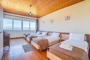 Sandy Beach Complex by Konnect - Poolside Studios and Seaside Apartmen