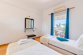 Sandy Beach Complex by Konnect - Poolside Studios and Seaside Apartmen