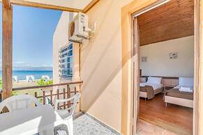 Sandy Beach Complex by Konnect - Poolside Studios and Seaside Apartmen