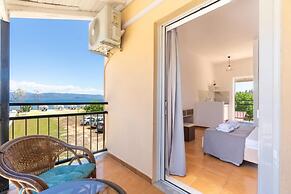 Sandy Beach Complex by Konnect - Poolside Studios and Seaside Apartmen