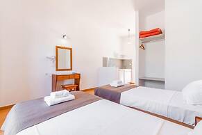 Sandy Beach Complex by Konnect - Poolside Studios and Seaside Apartmen