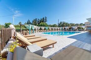 Sandy Beach Complex by Konnect - Poolside Studios and Seaside Apartmen