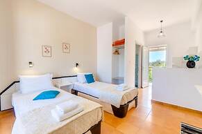 Sandy Beach Complex by Konnect - Poolside Studios and Seaside Apartmen